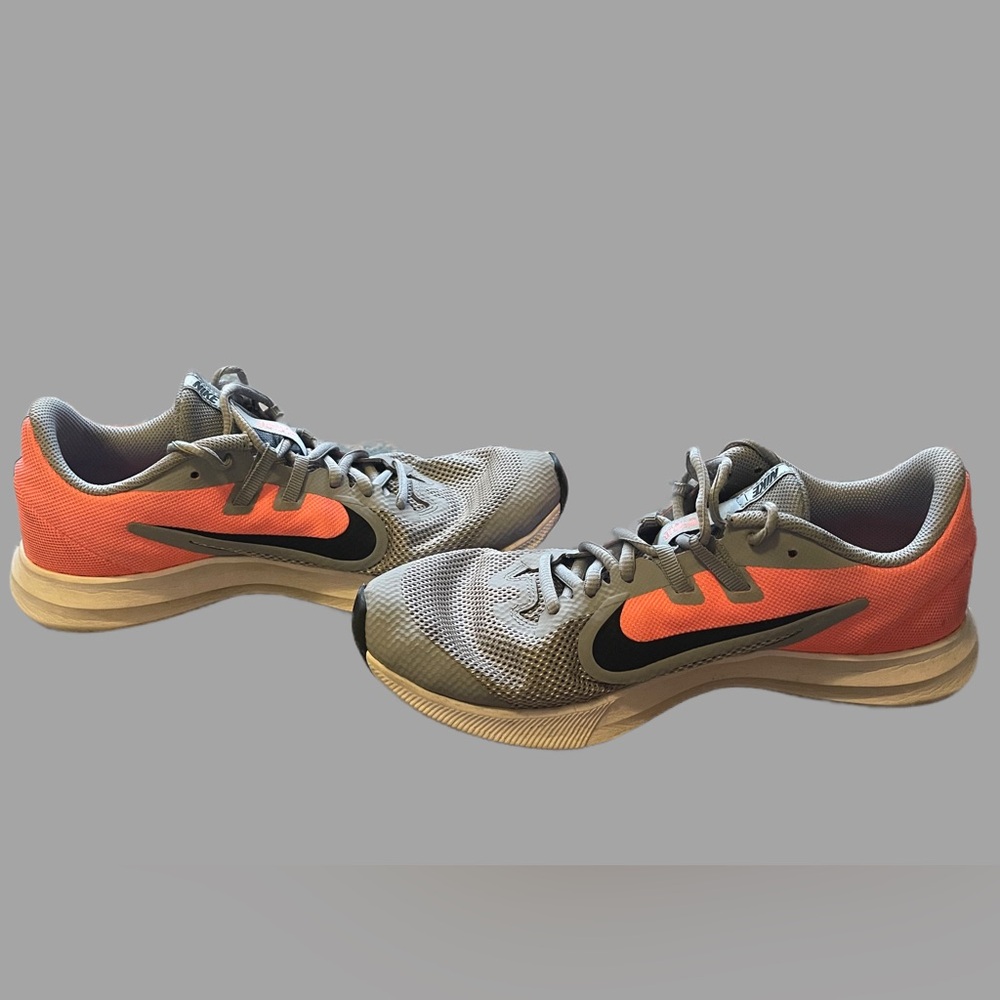 Big Girls Nike Sneakers Size 7Y